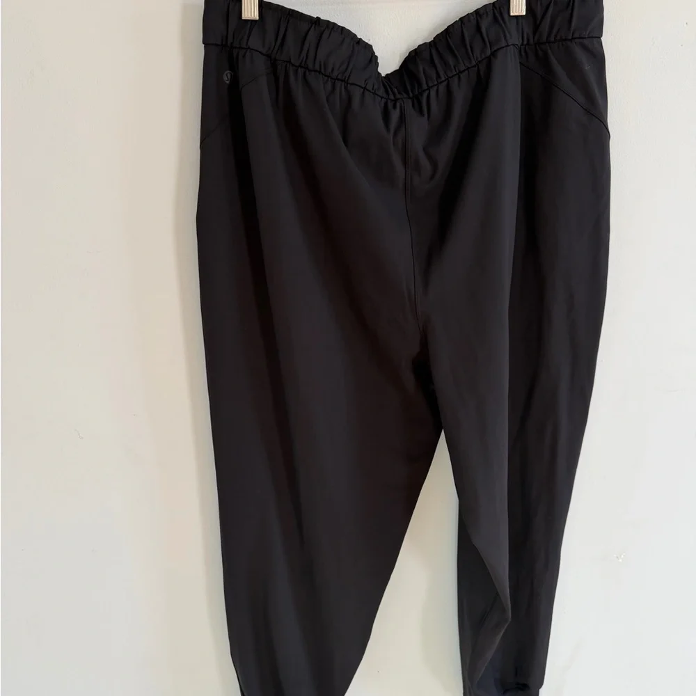 Lululemon Stretch High-Rise Joggers Black Size 18  Short 25” Inseam NWT